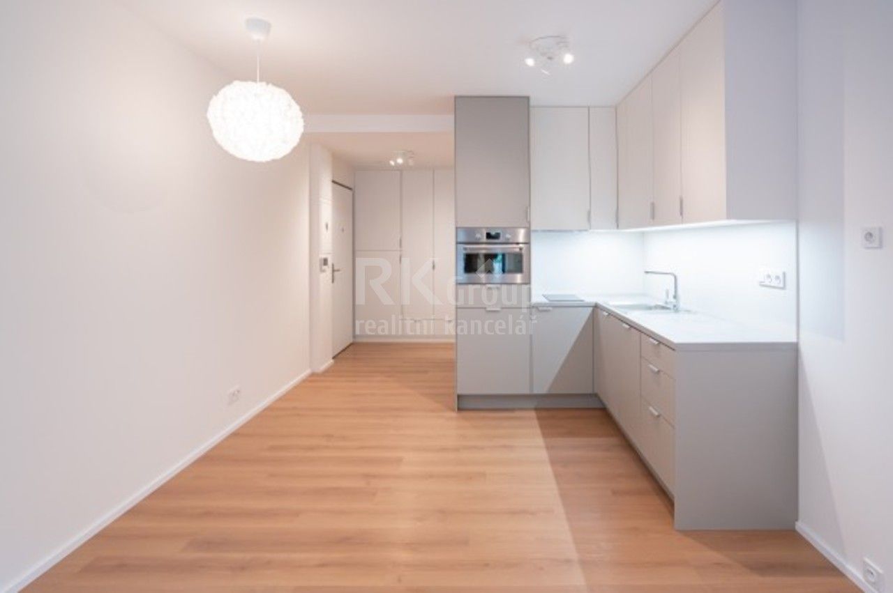 1+kk, Pakoměřická, Praha, 27 m²