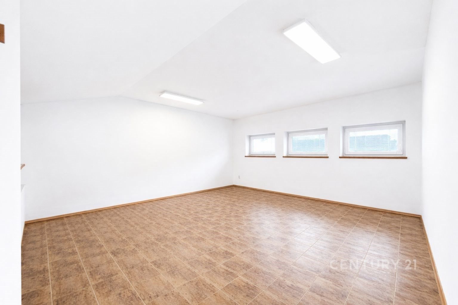 Pronájem kancelář - Strážnická  , Brno, 35 m²