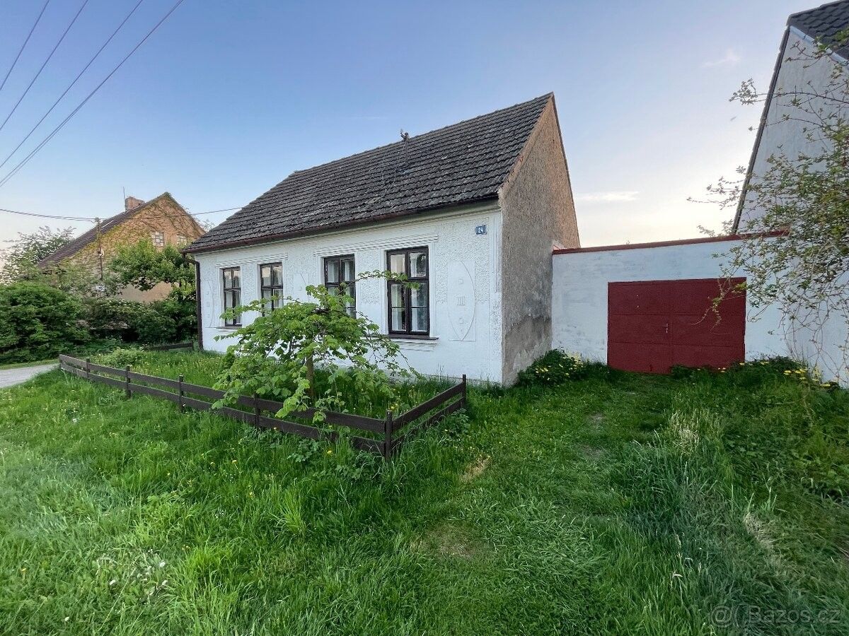 Prodej rodinný dům - Hluboké, 675 71