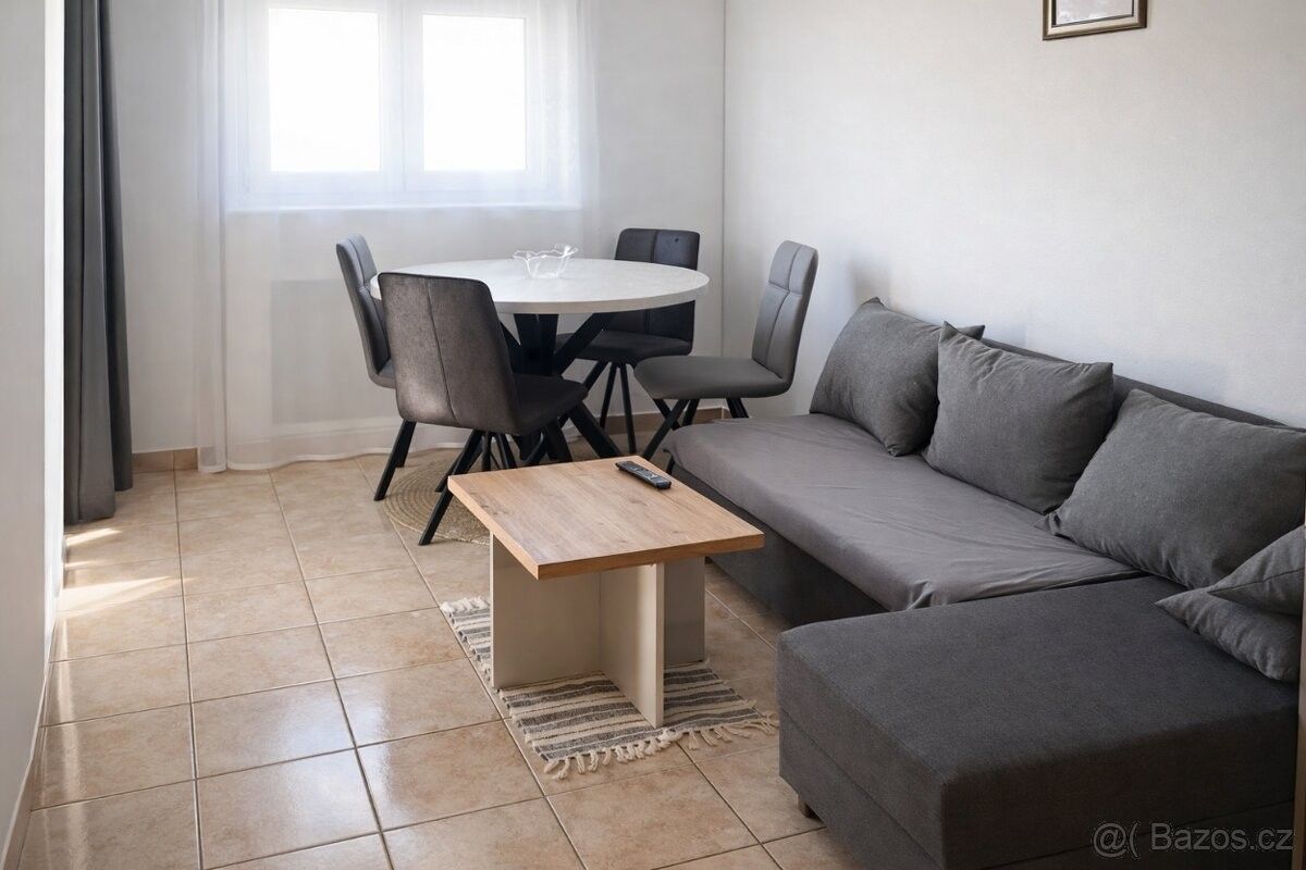 Byty, 987 66, Zahraničí