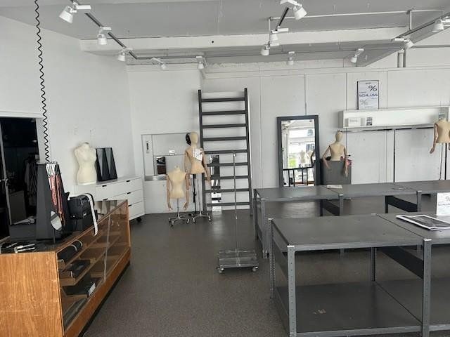 Pronájem obchodní prostory - , Severní Porýní-Vestfálsko, 150 m² - 2