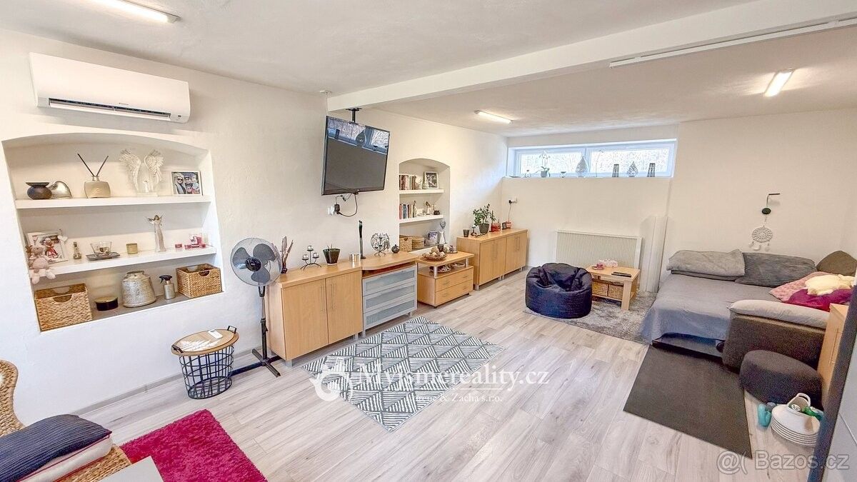 Prodej rodinný dům - Hluboké Mašůvky, 671 52