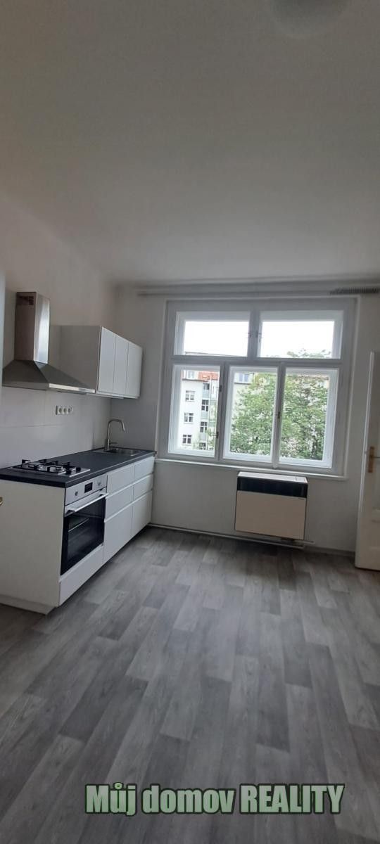Byt 1+kk · 32 m² · Jaurisova, Praha - 3
