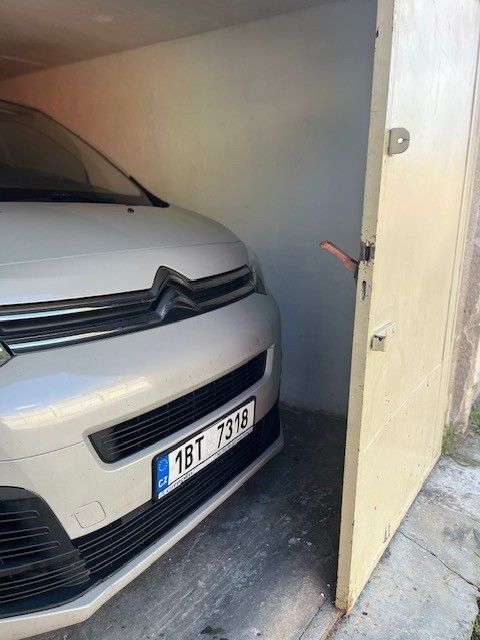 Garáž