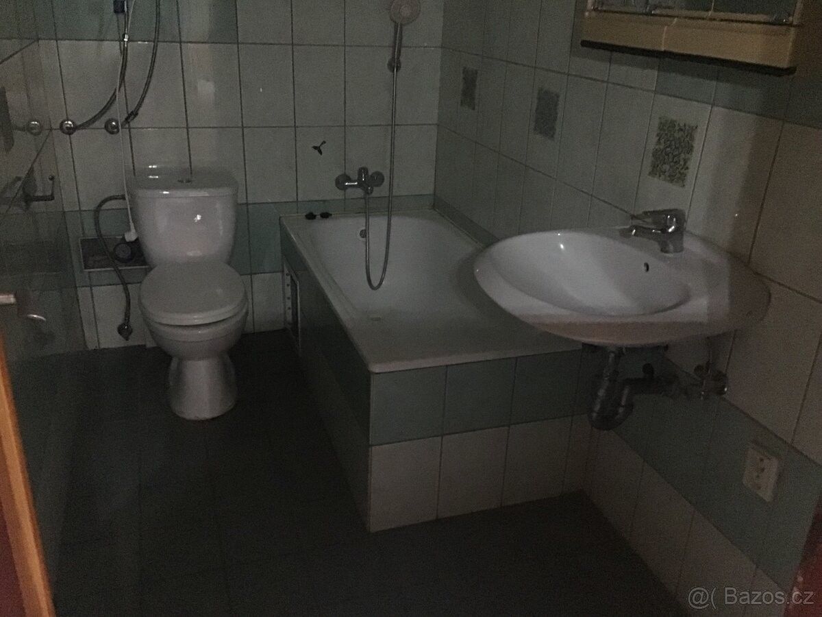 Byt · Hronov, 549 31 - 4