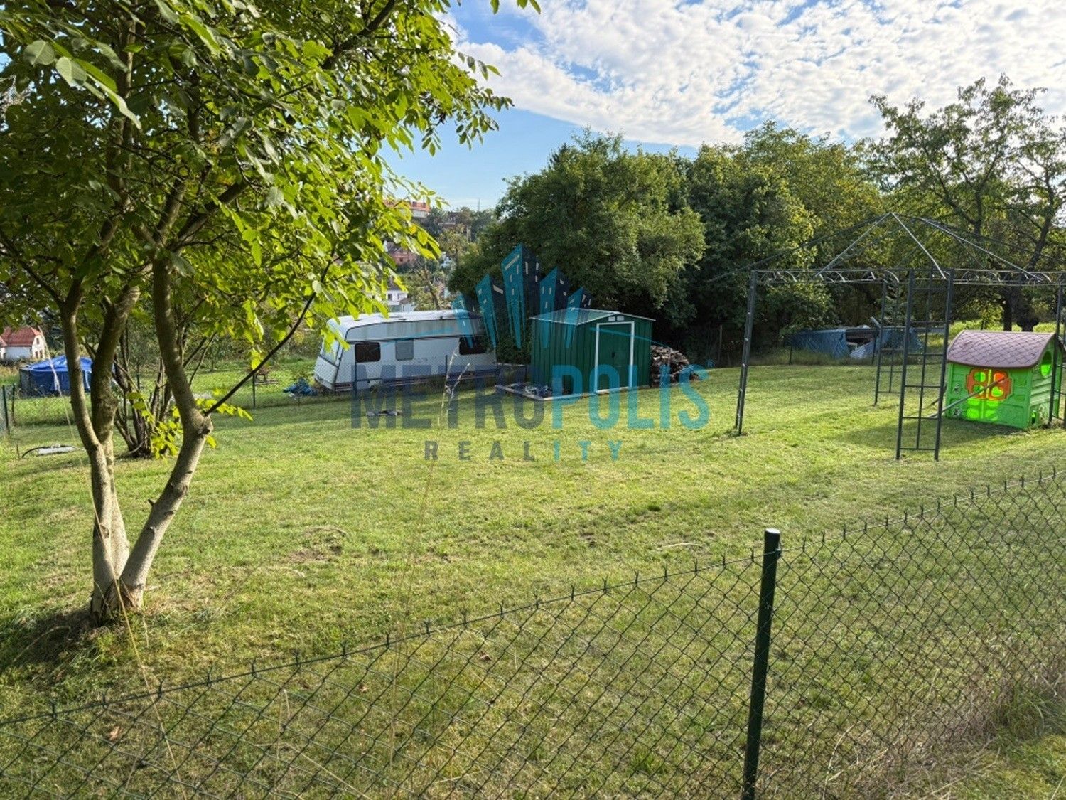 Pronájem zahrada - Bažantní, Praha, 372 m²