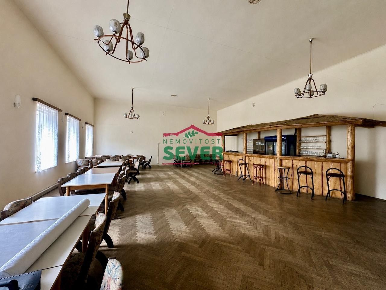 Prodej komerční - nám. Pionýrů, Hora Svaté Kateřiny, 800 m² - 2