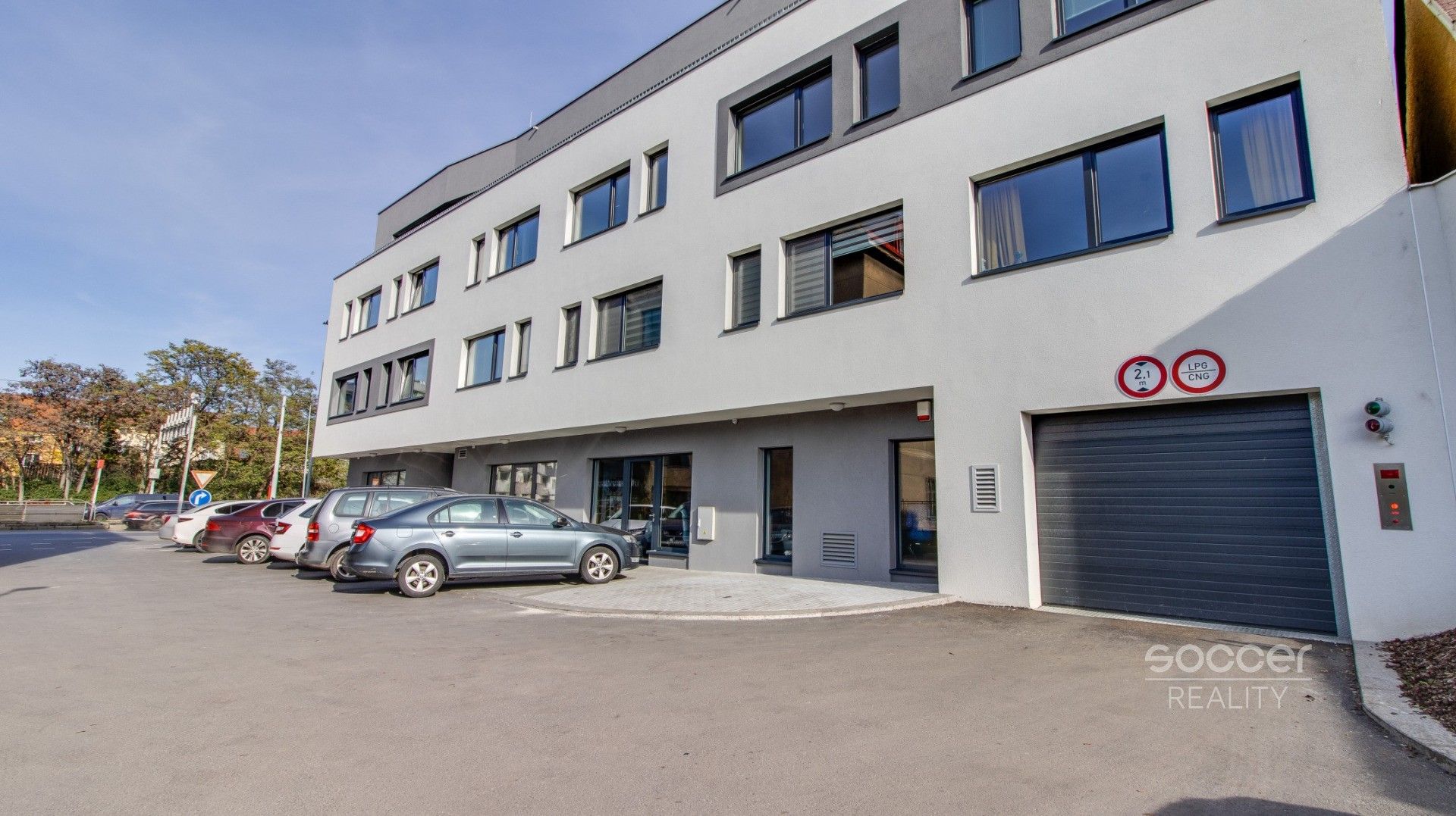 Garáž · 16 m² · Anny Čížkové  , Praha Hloubětín - 4
