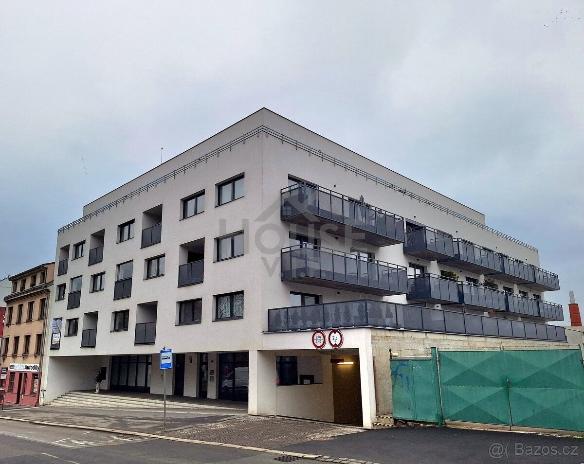 Byty, Praha, 190 00