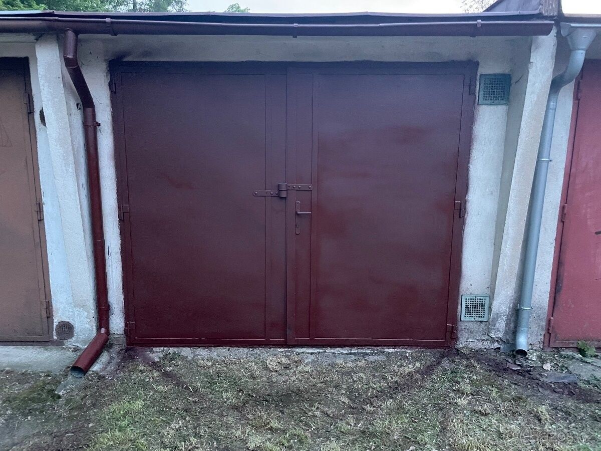 Garáže, Bernardov, 284 01