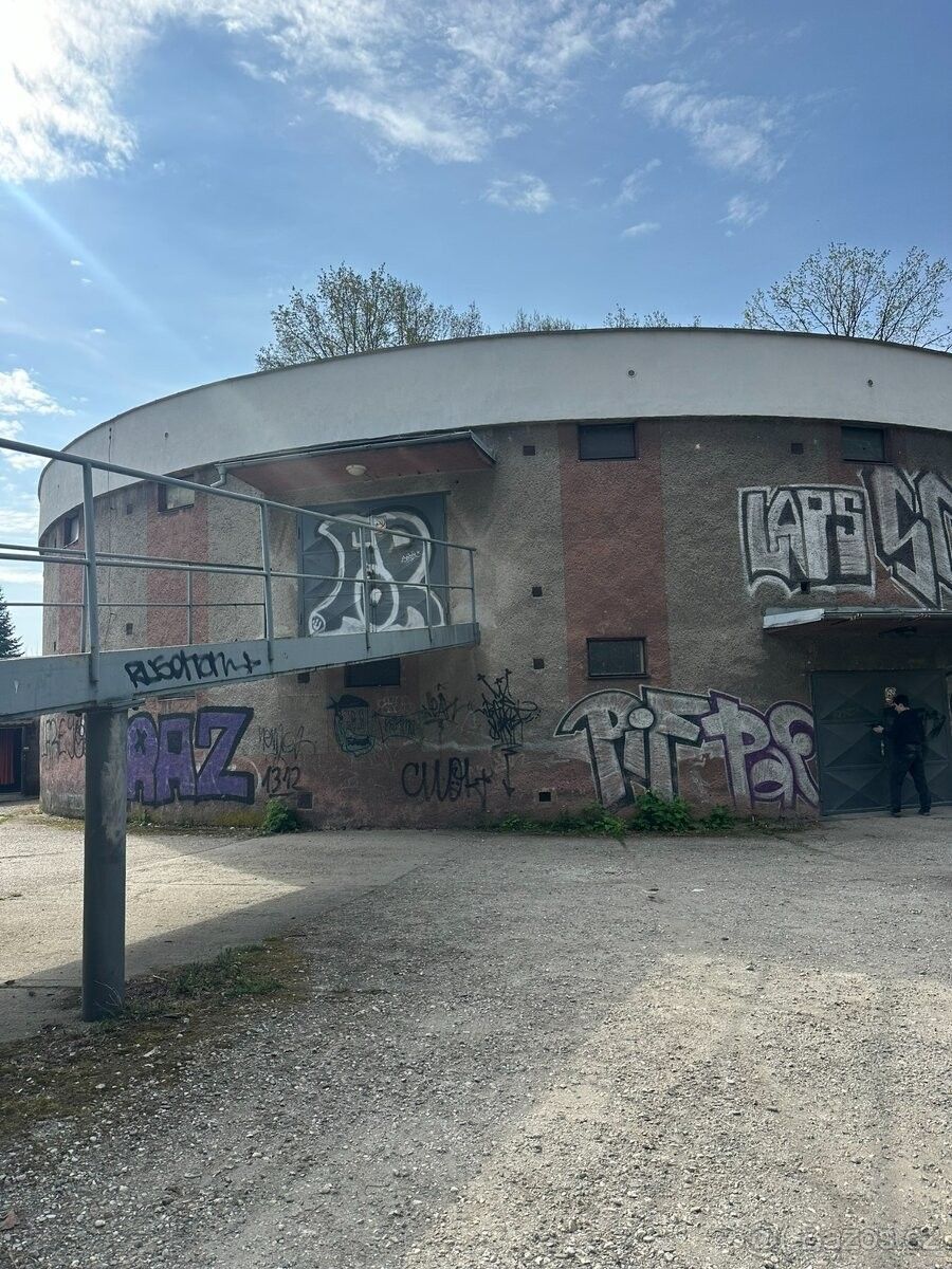 Garáže, Ostrava, 700 30