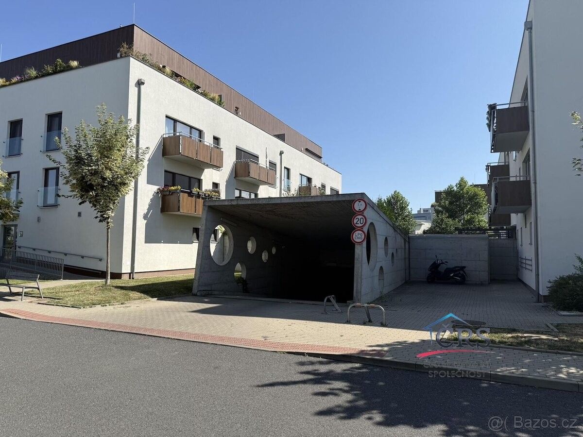 Garáže, Praha, 199 00 - 1