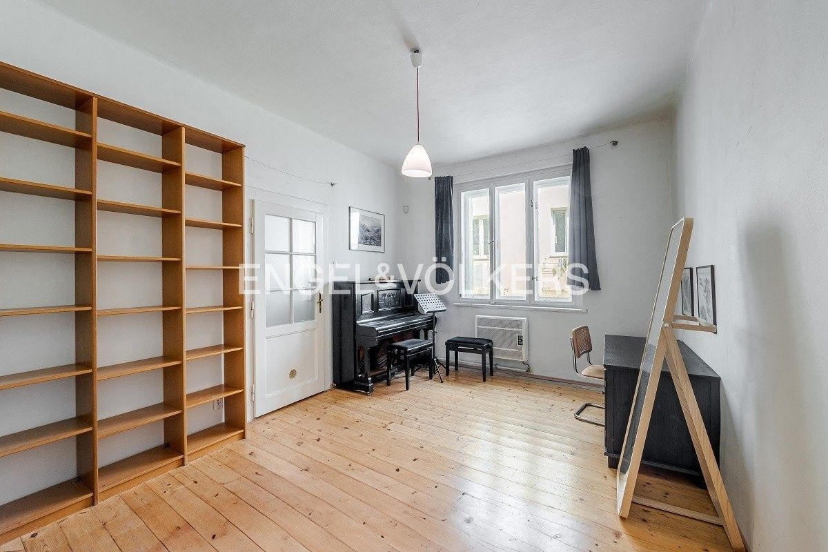 Prodej byt 2+kk - Holandská, Praha, 44 m²