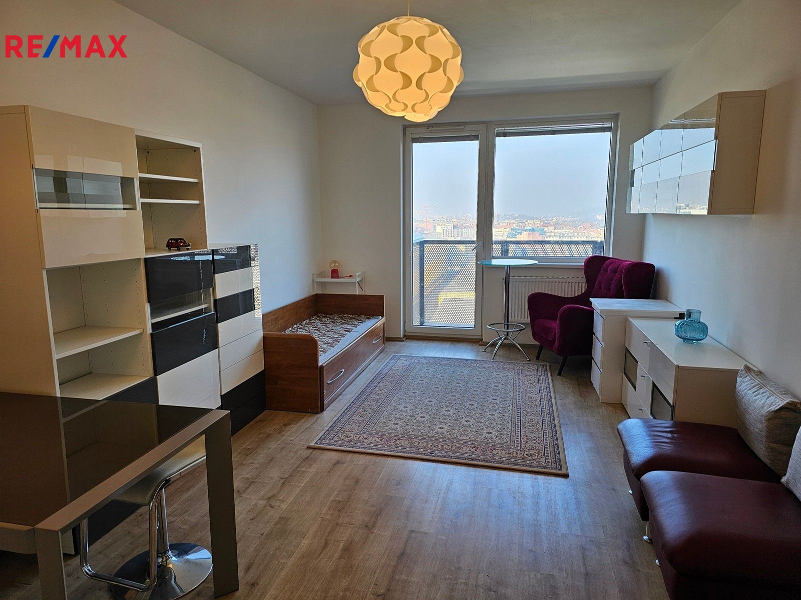 Pronájem byt 1+kk - Freyova 983, Praha, 33 m²