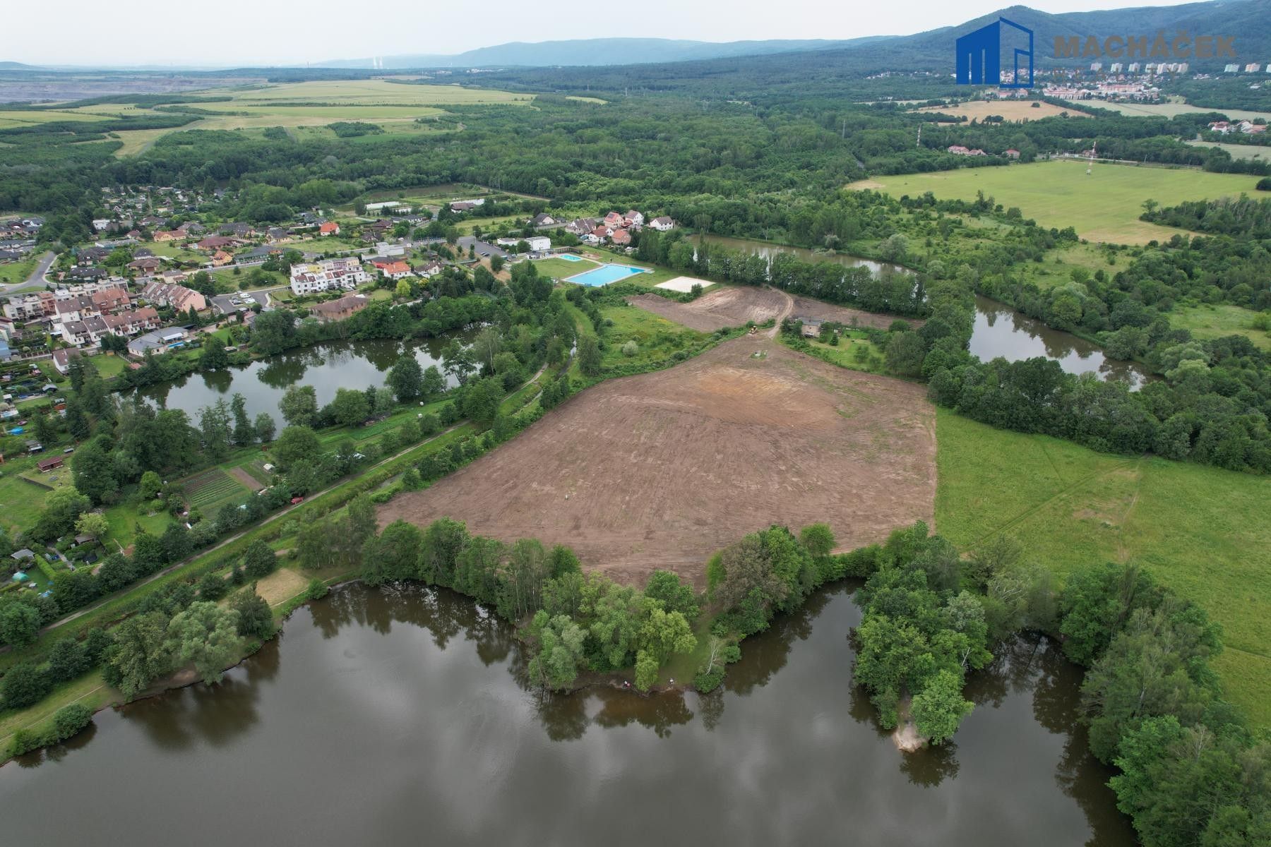 Zahrady, U koupaliště, Duchcov, 988 m²