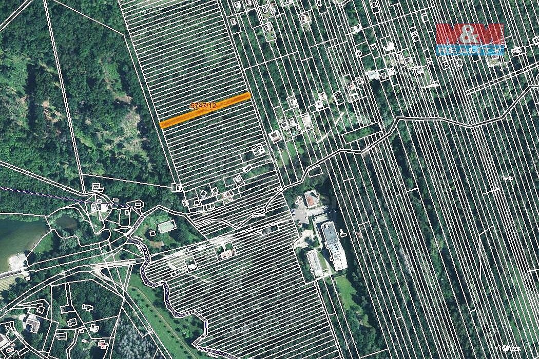 Les, 953 m²