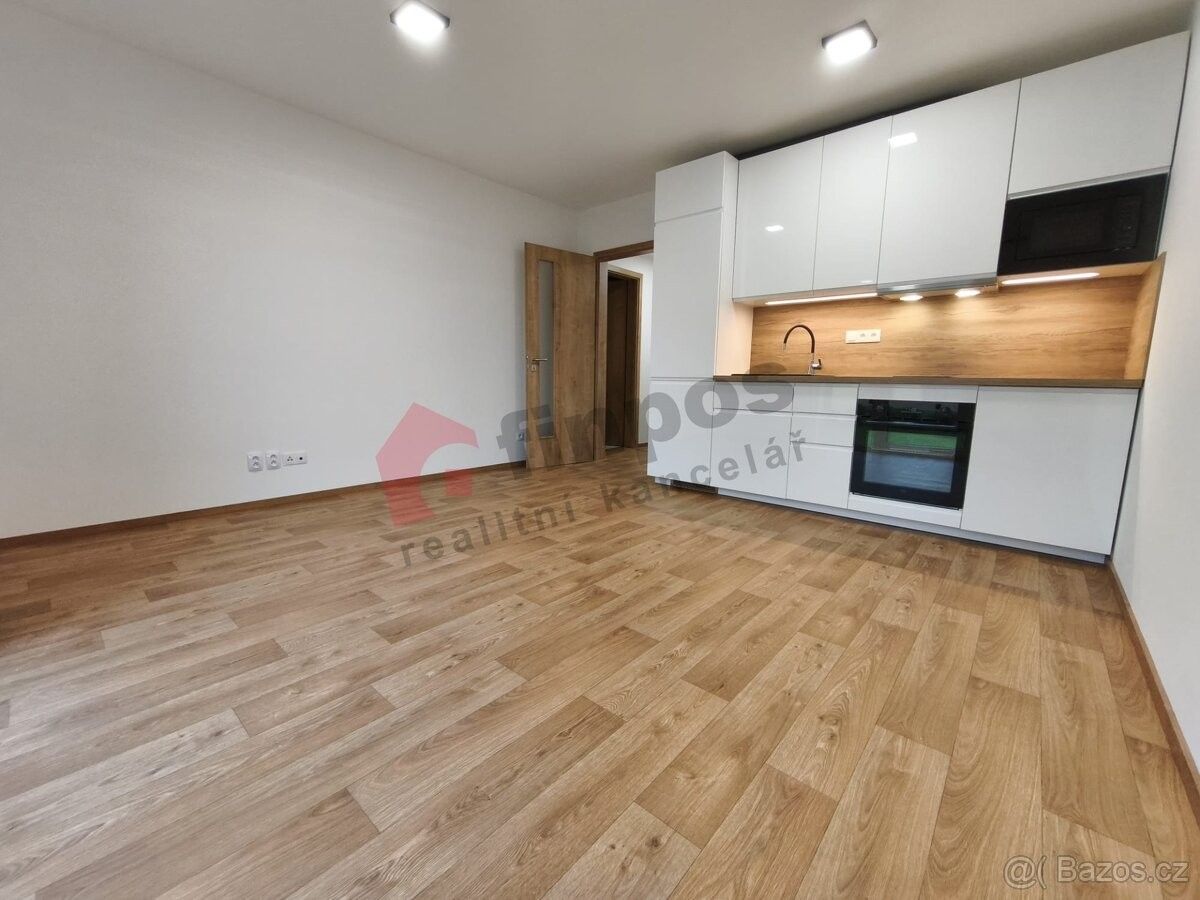 Pronájem byt - Ždánice, 696 32