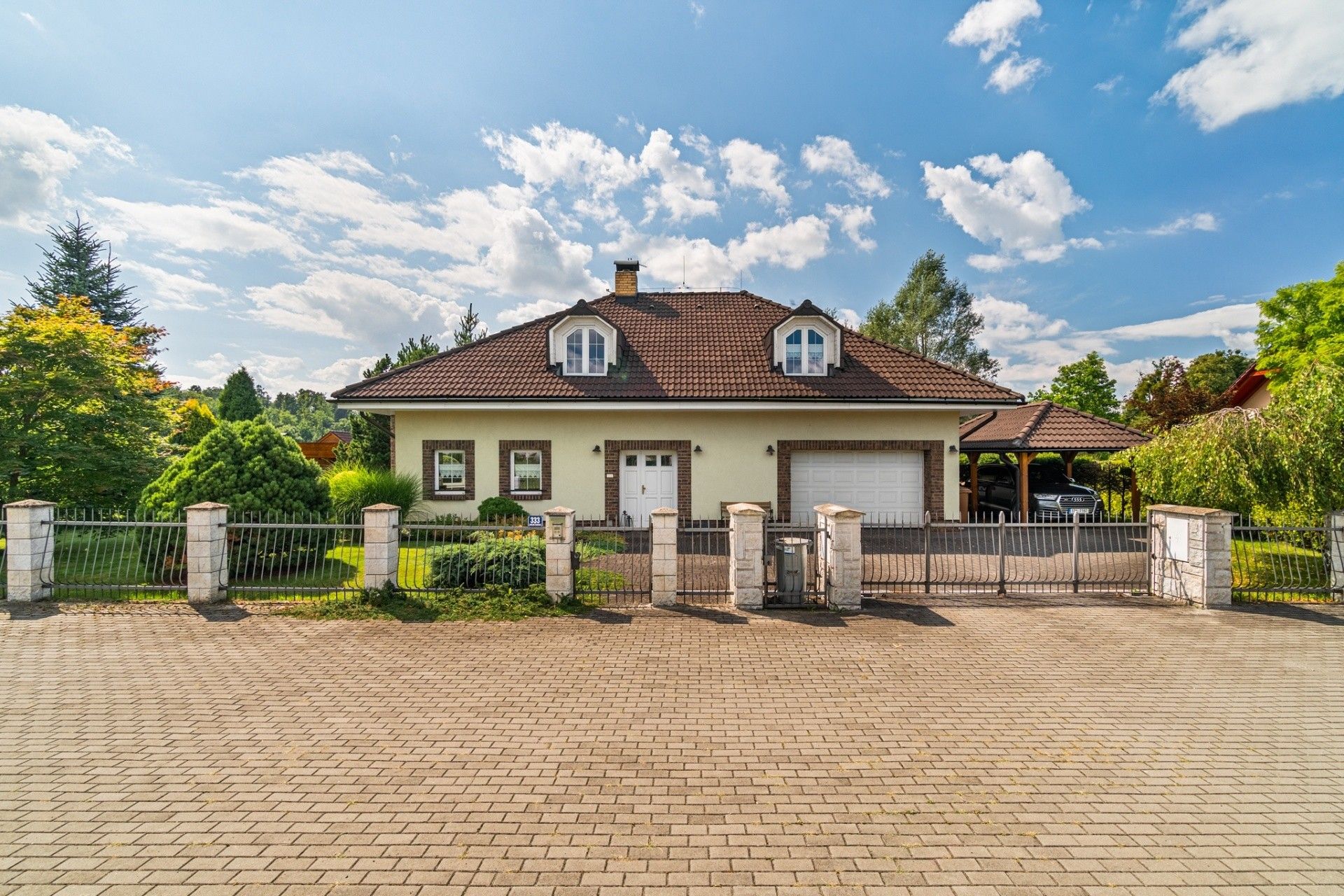 Prodej rodinný dům - Dolní Žukov, Český Těšín, 250 m²