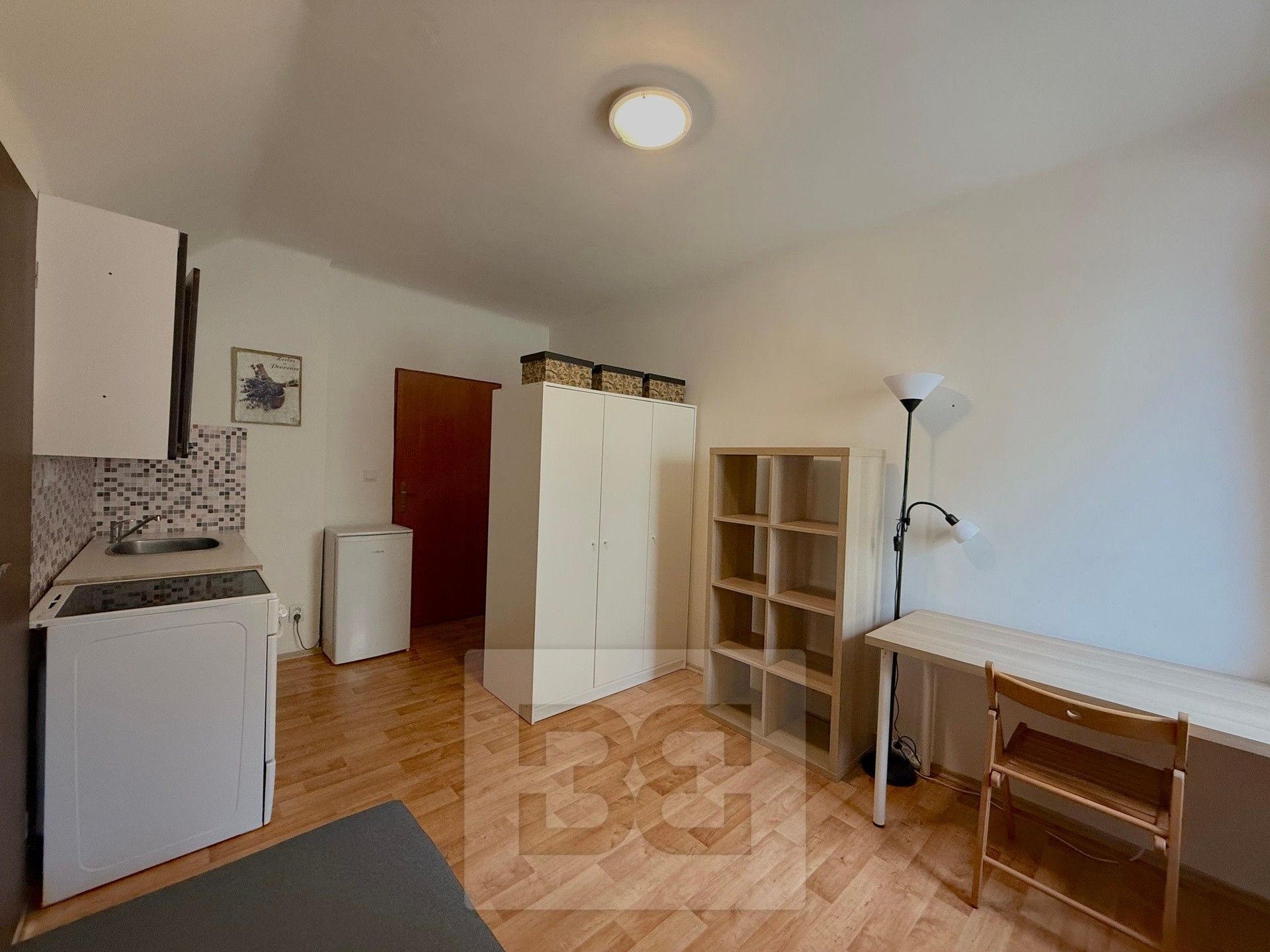 1+kk, Karlovarská, Praha, 21 m²