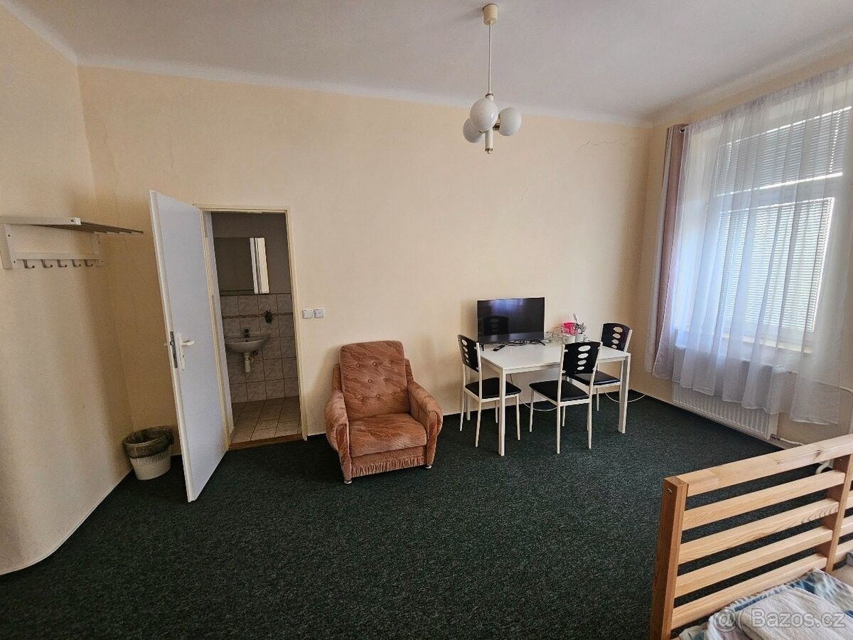Pronájem byt - Ostrožská Nová Ves, 687 22 - 1