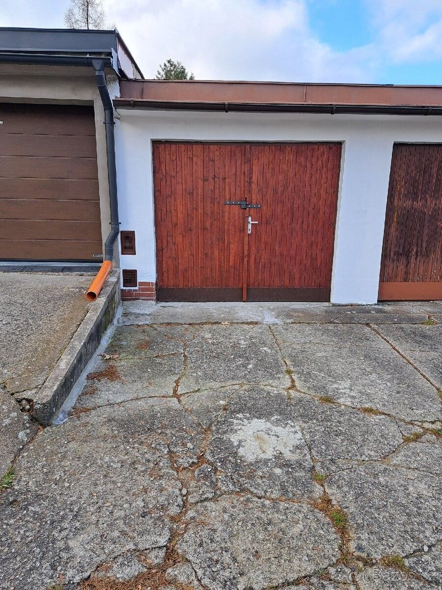 Garáže, Liberec, 460 01