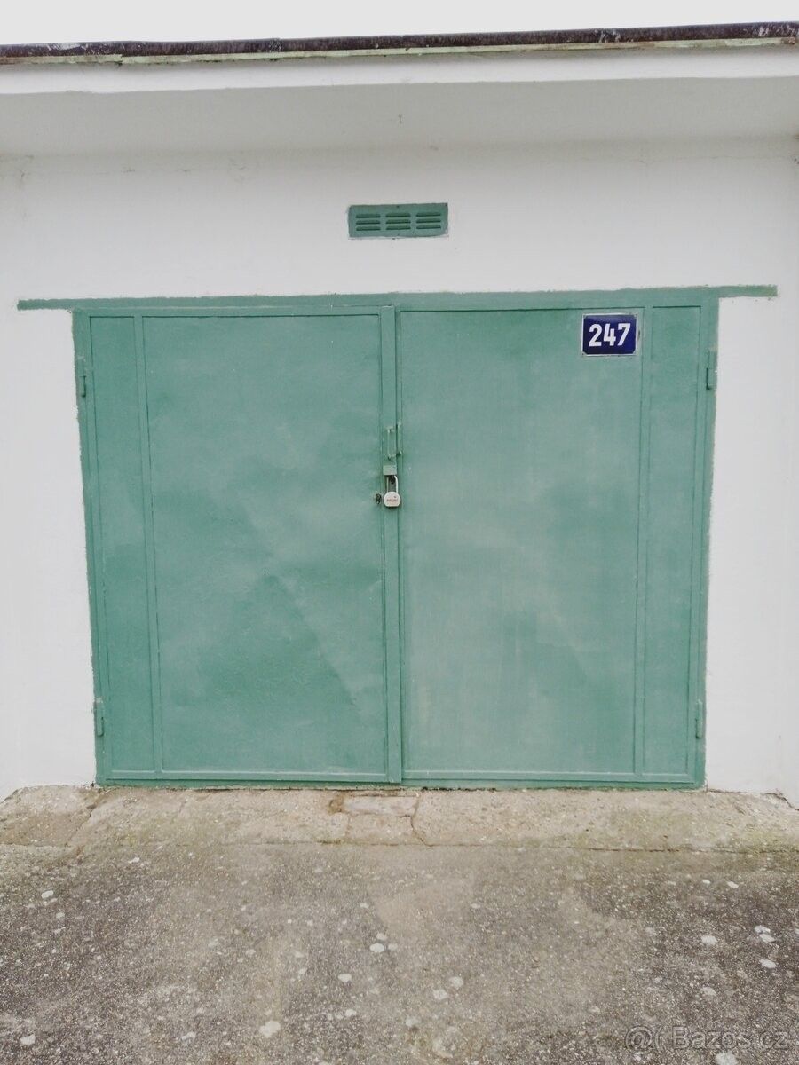 Garáže, Uherské Hradiště, 686 06