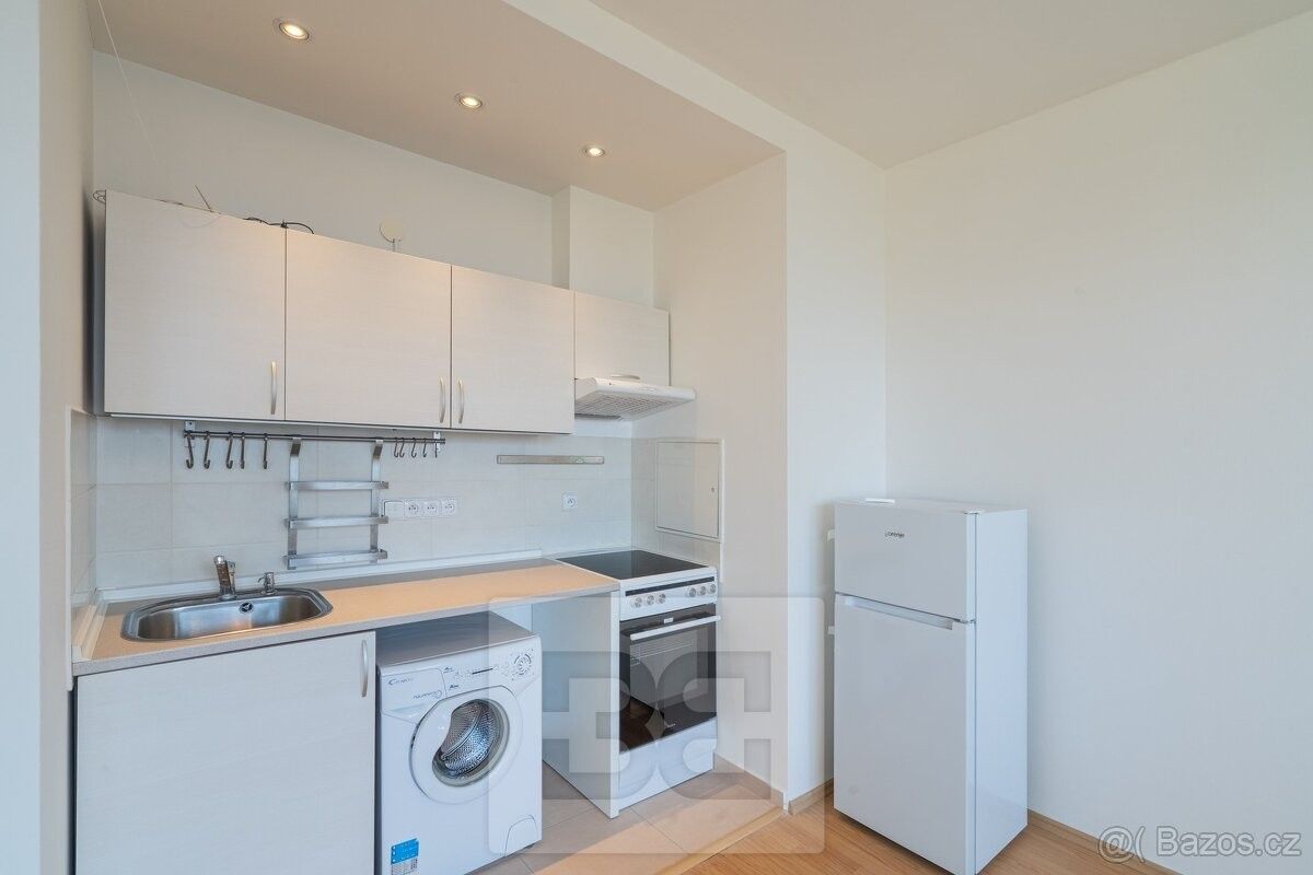 Pronájem byt - Praha, 181 00