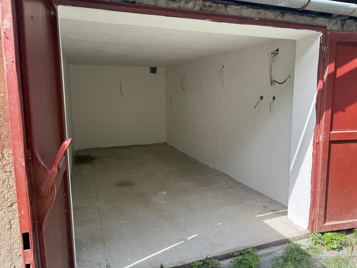 Garáže, Šternberk, 785 01
