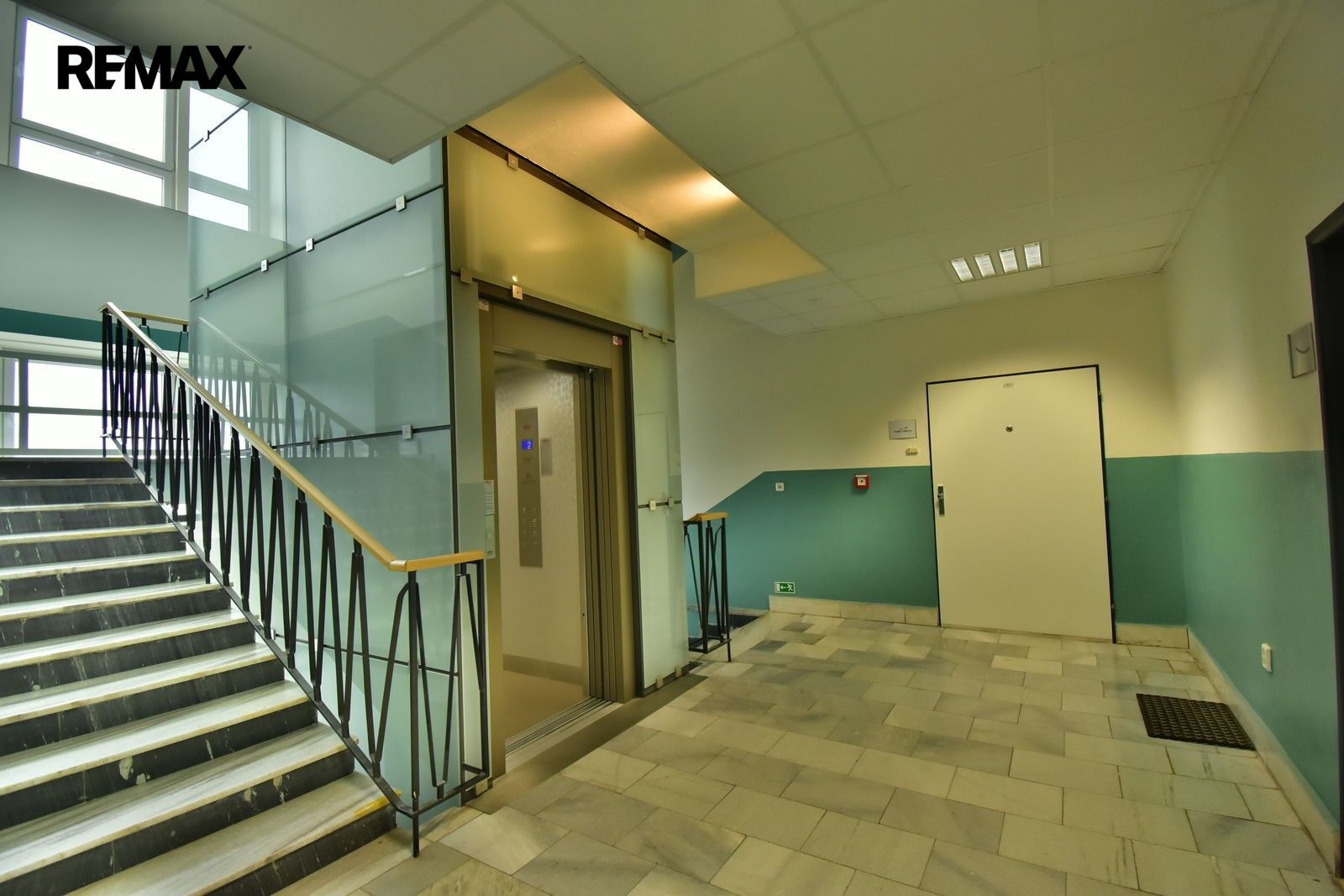 Pronájem kancelář - Bratří Štefanů 1057, Hradec Králové Slezské Předměstí, 36 m² - 5