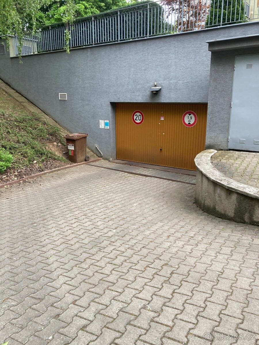 Pronájem garáž - Praha, 180 00