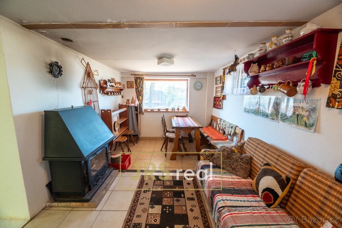 Chaty, Strážnice, 696 62