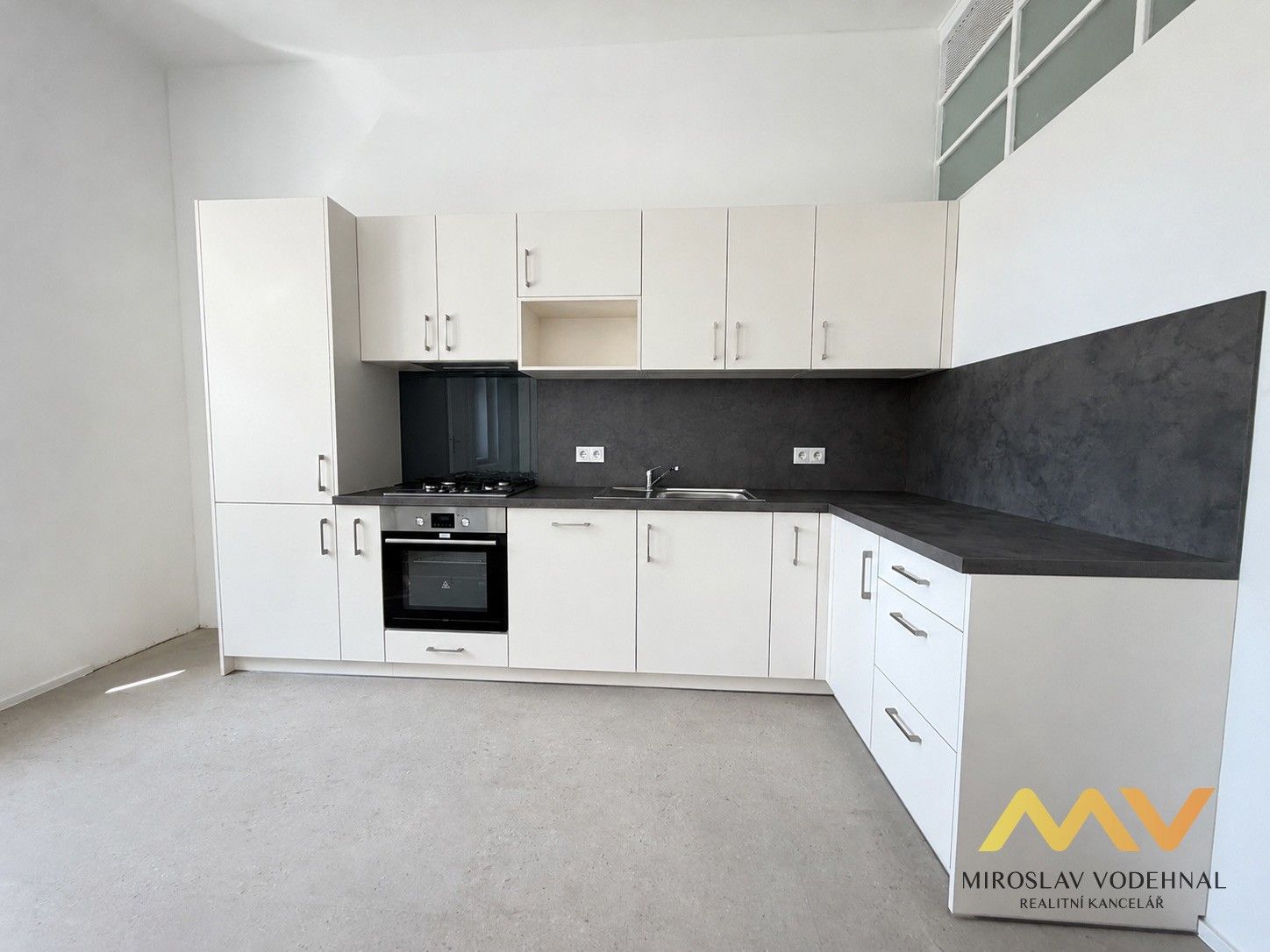 3+1, Dukelská třída, Hradec Králové, 129 m² - 2