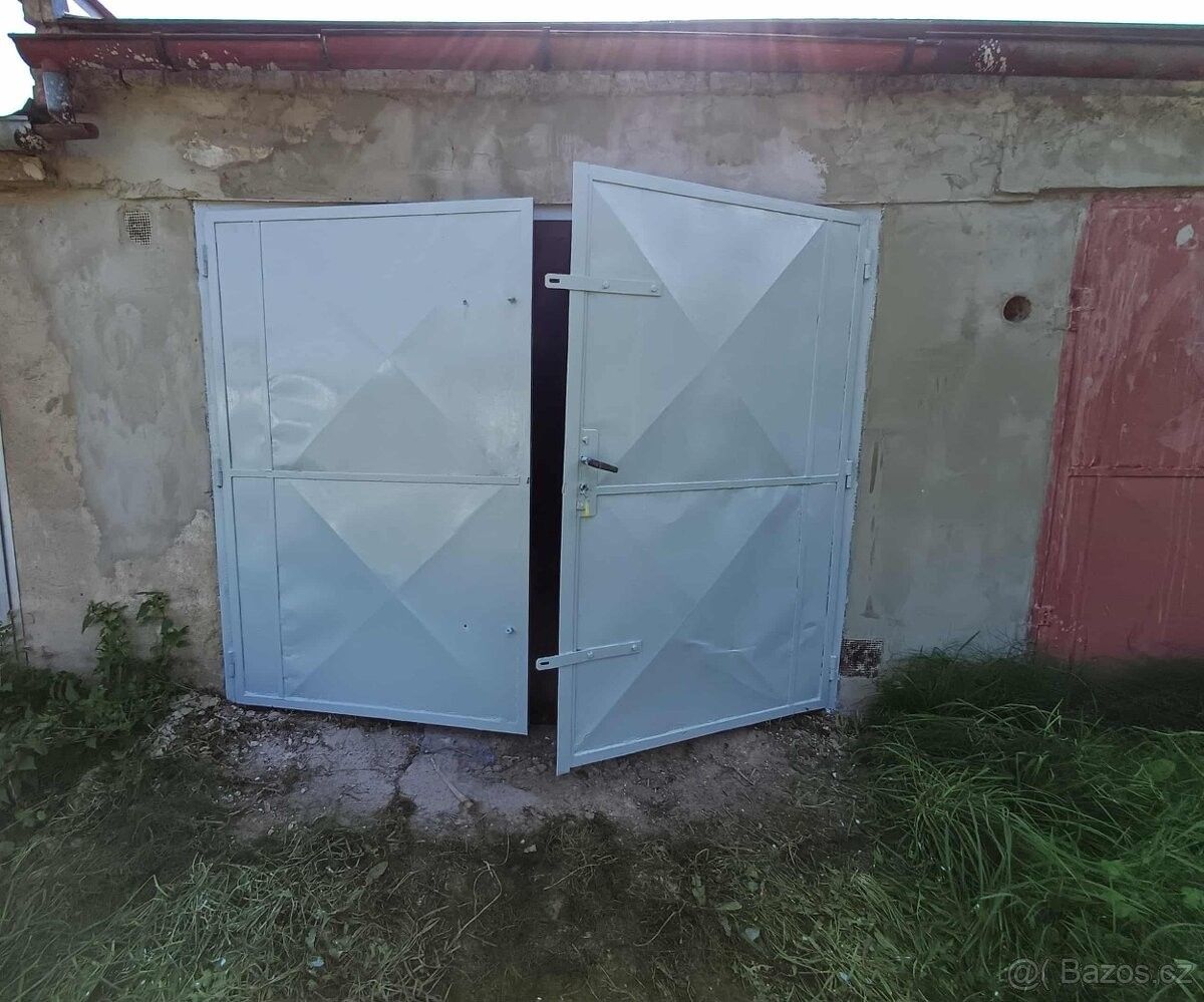 Garáže, Chvaletice, 533 12