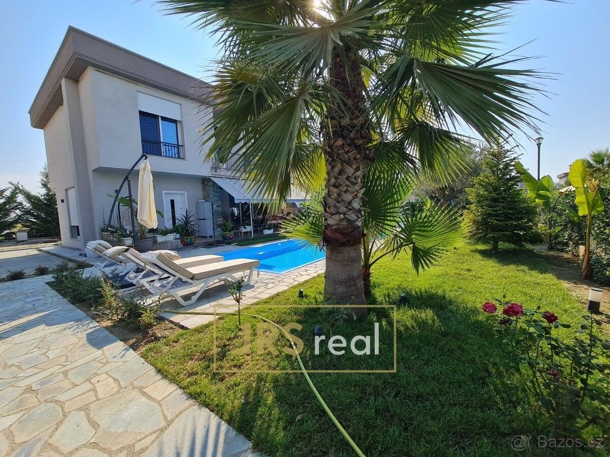 Rodinné domy, 987 66, Zahraničí