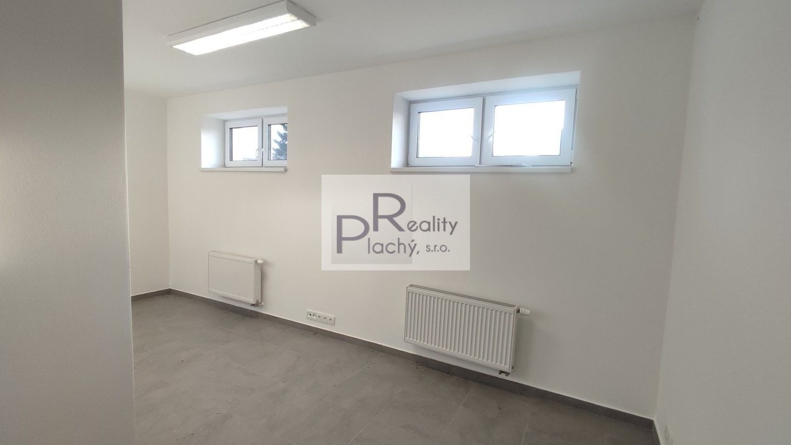 Pronájem kancelář - Hevlín, 33 m²