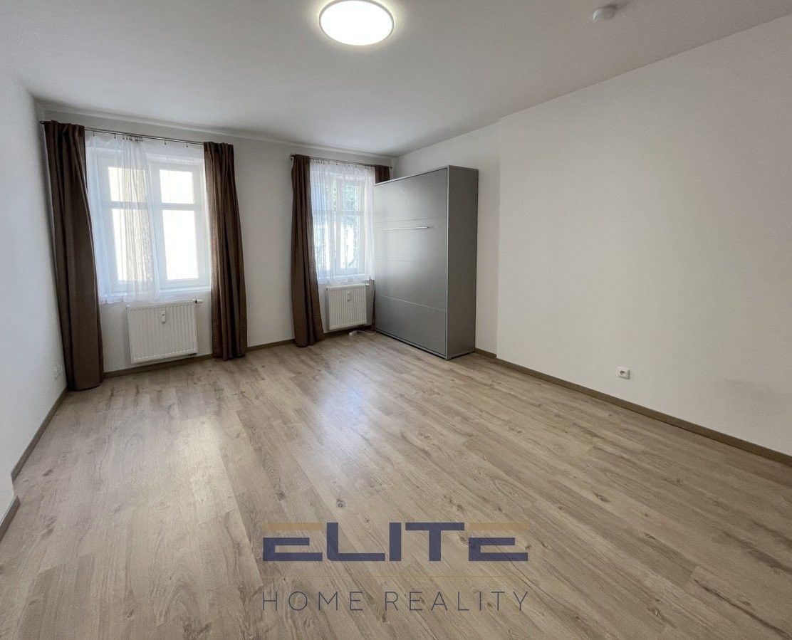 Pronájem byt 1+kk - Anenské náměstí, Jablonec nad Nisou, 30 m² - 2