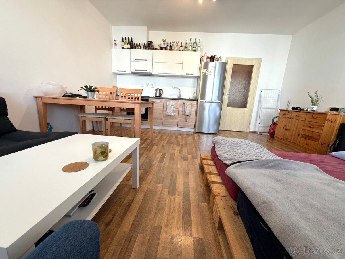 Pronájem byt - Hradčovice, 687 33