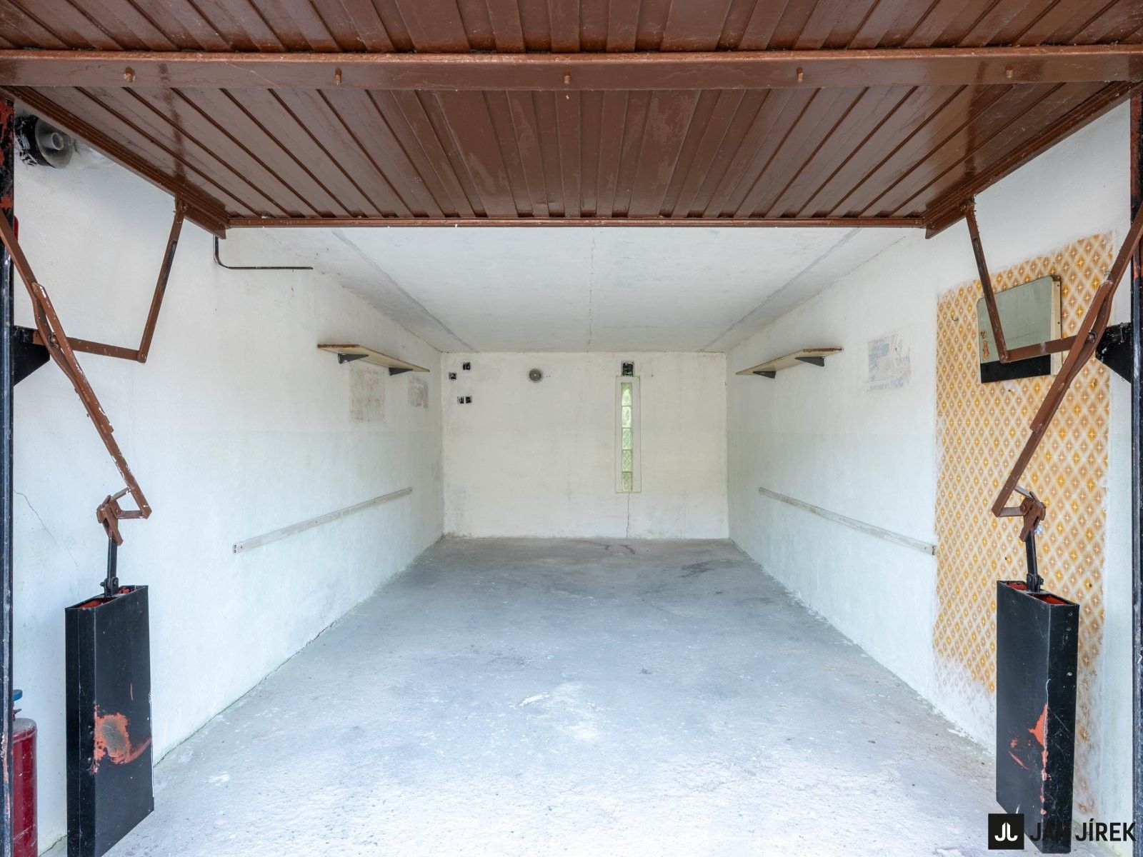 Prodej garáž - Vážní, Hradec Králové, 18 m² - 2