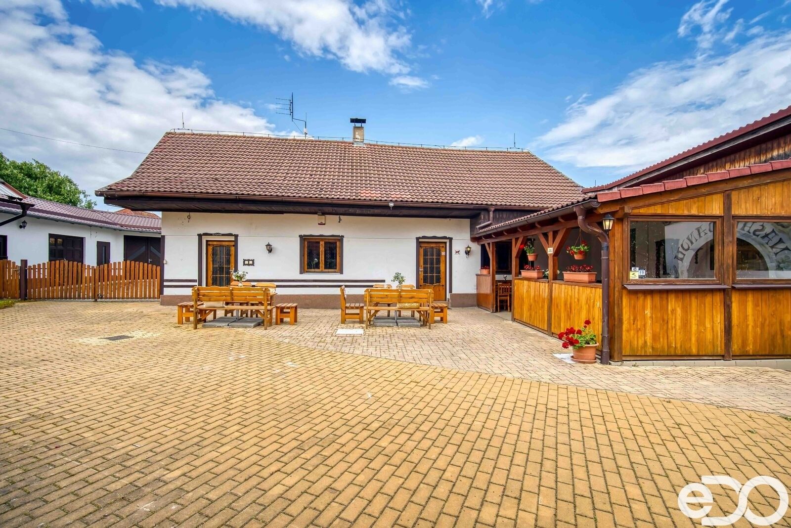 Restaurace, Hradešín, 178 m²