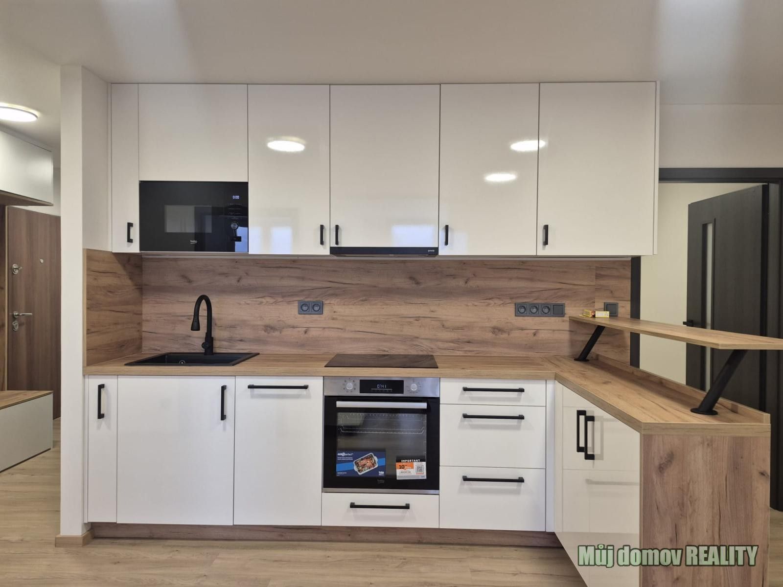 Pronájem byt 4+kk - Tavolníková, Praha, 61 m²