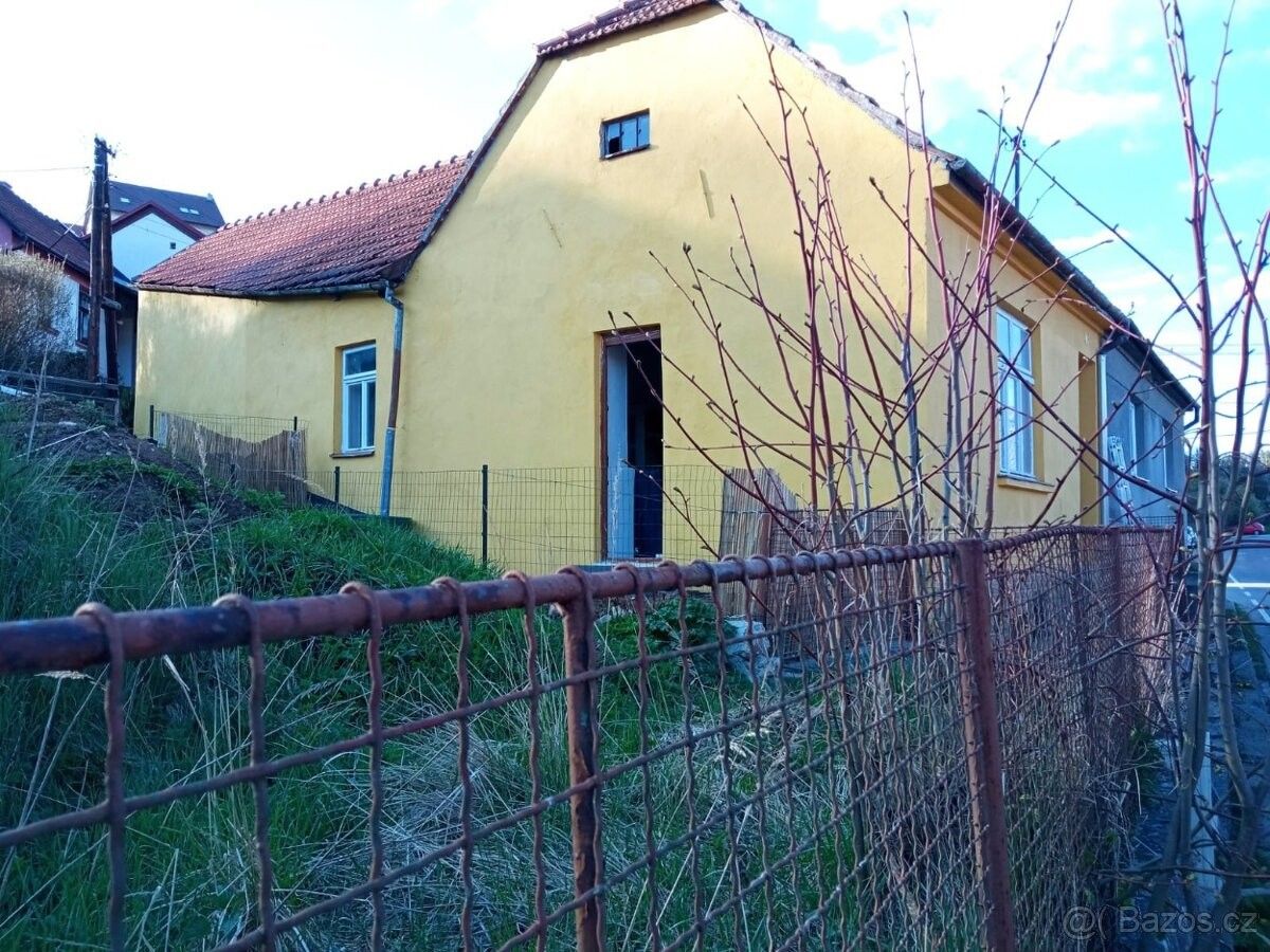 Rodinné domy, Ostrov u Macochy, 679 14