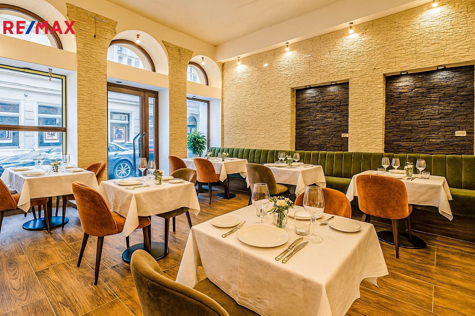 Restaurace, Soukenická, Praha, 295 m²