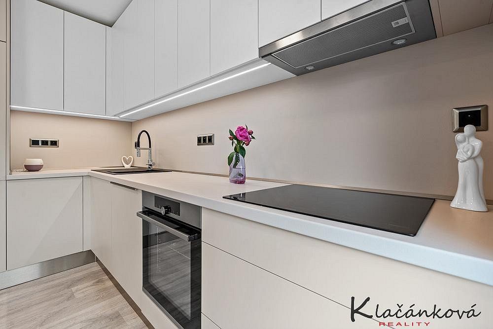 Prodej byt 1+kk - Zlín - Malenovice, Zlínský kraj, 32 m² - 2
