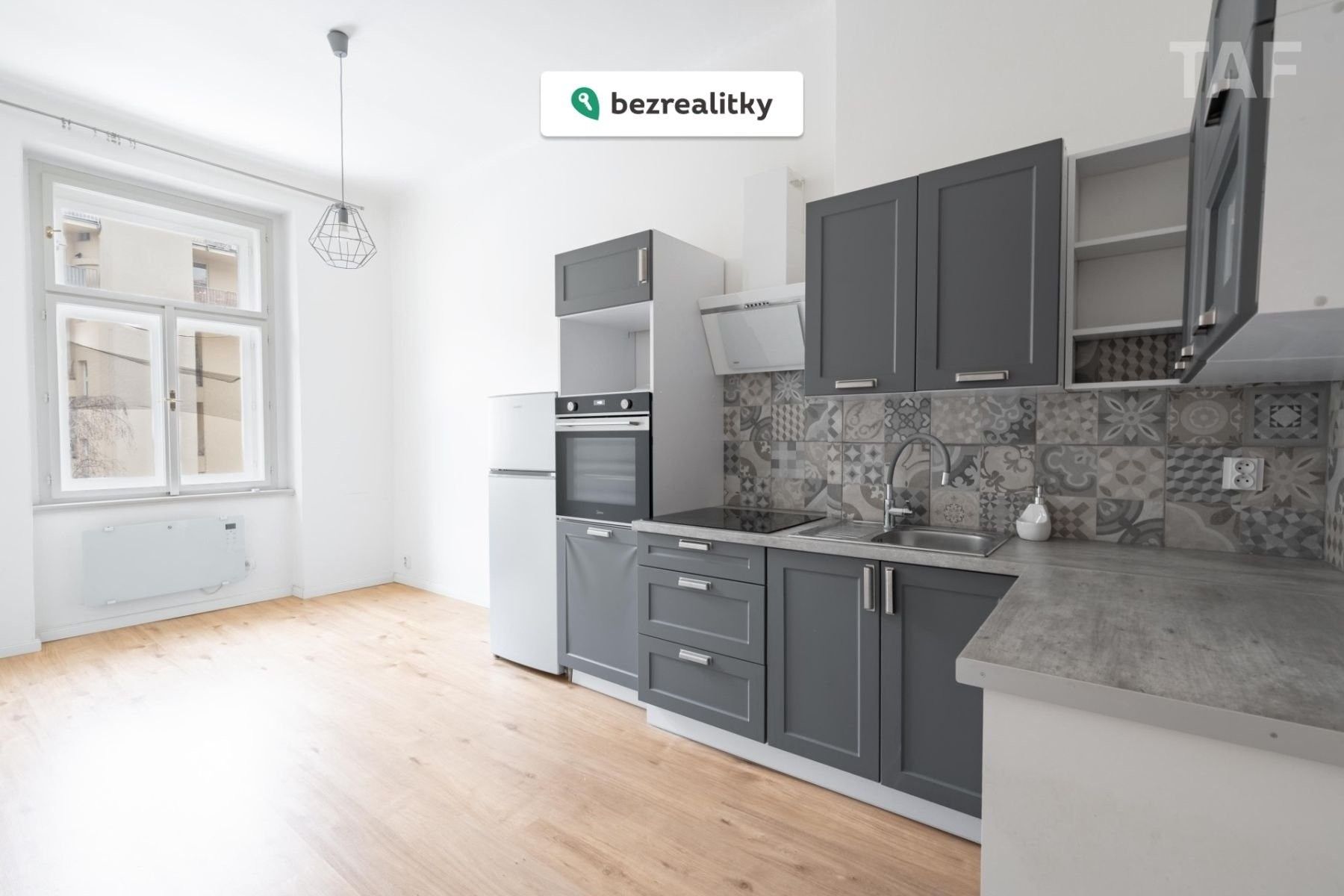 2+kk, Lucemburská, Praha, 43 m²