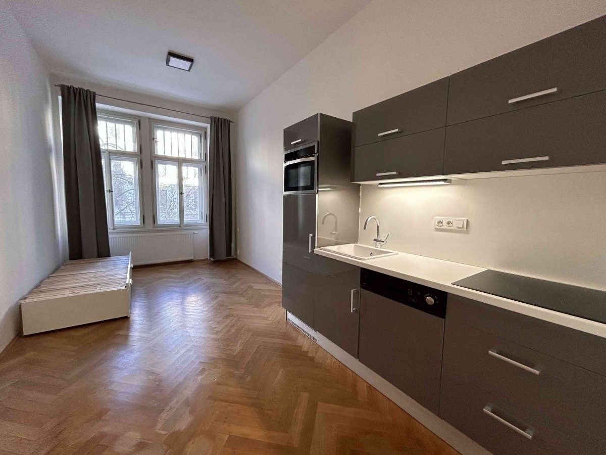 Pronájem byt 1+kk - Korunovační, Praha, 28 m²
