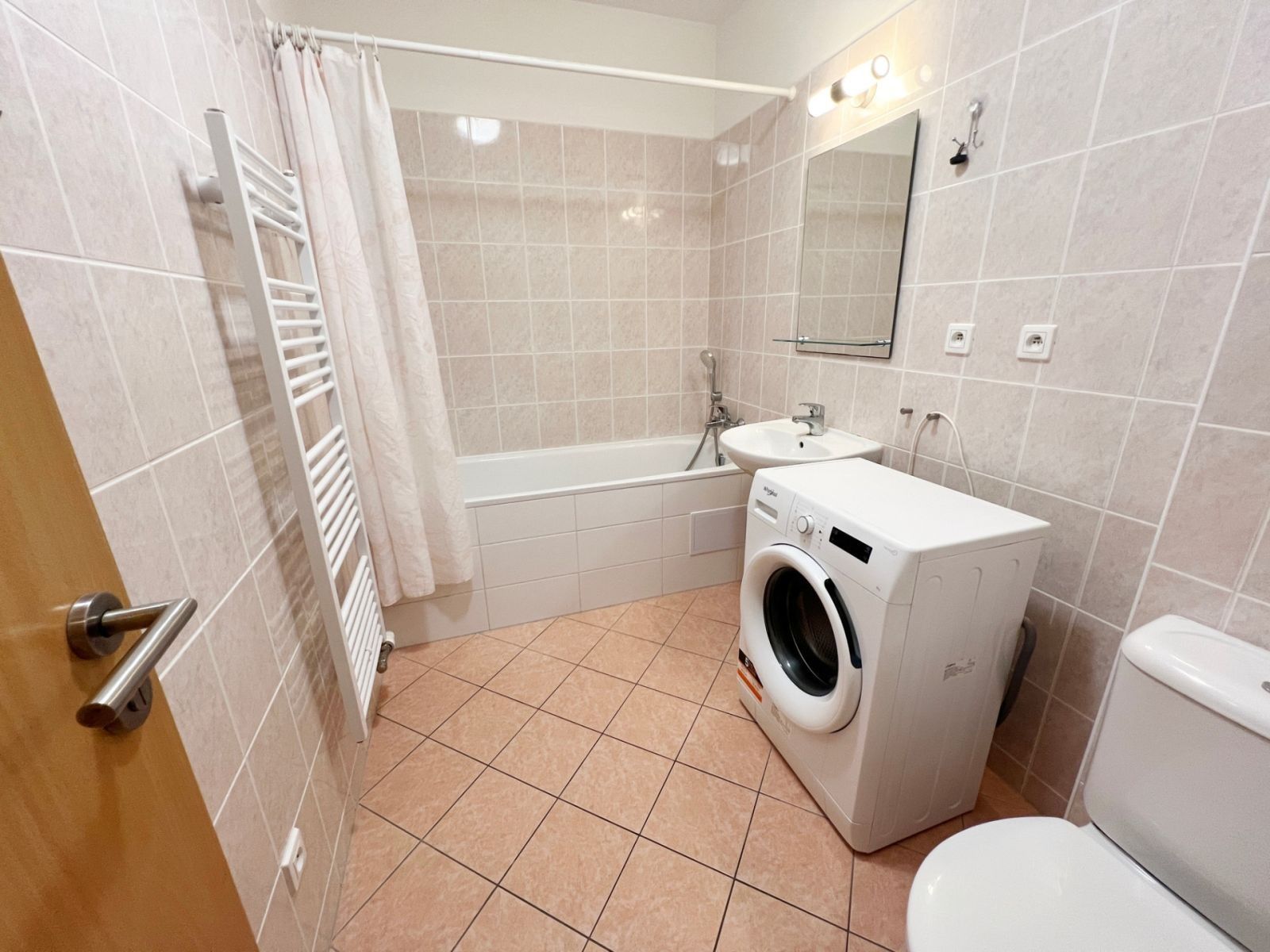 Pronájem byt 1+kk - Boloňská, Praha - Horní Měcholupy, 37 m² - 5