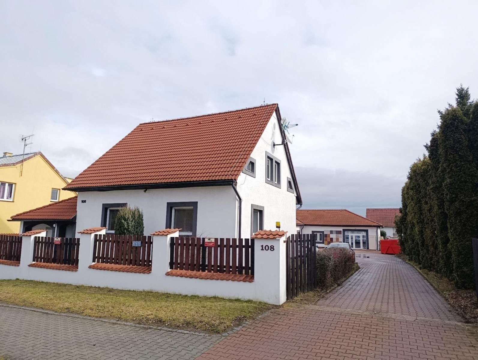 Sklady, Na hlavní, Praha, 331 m²