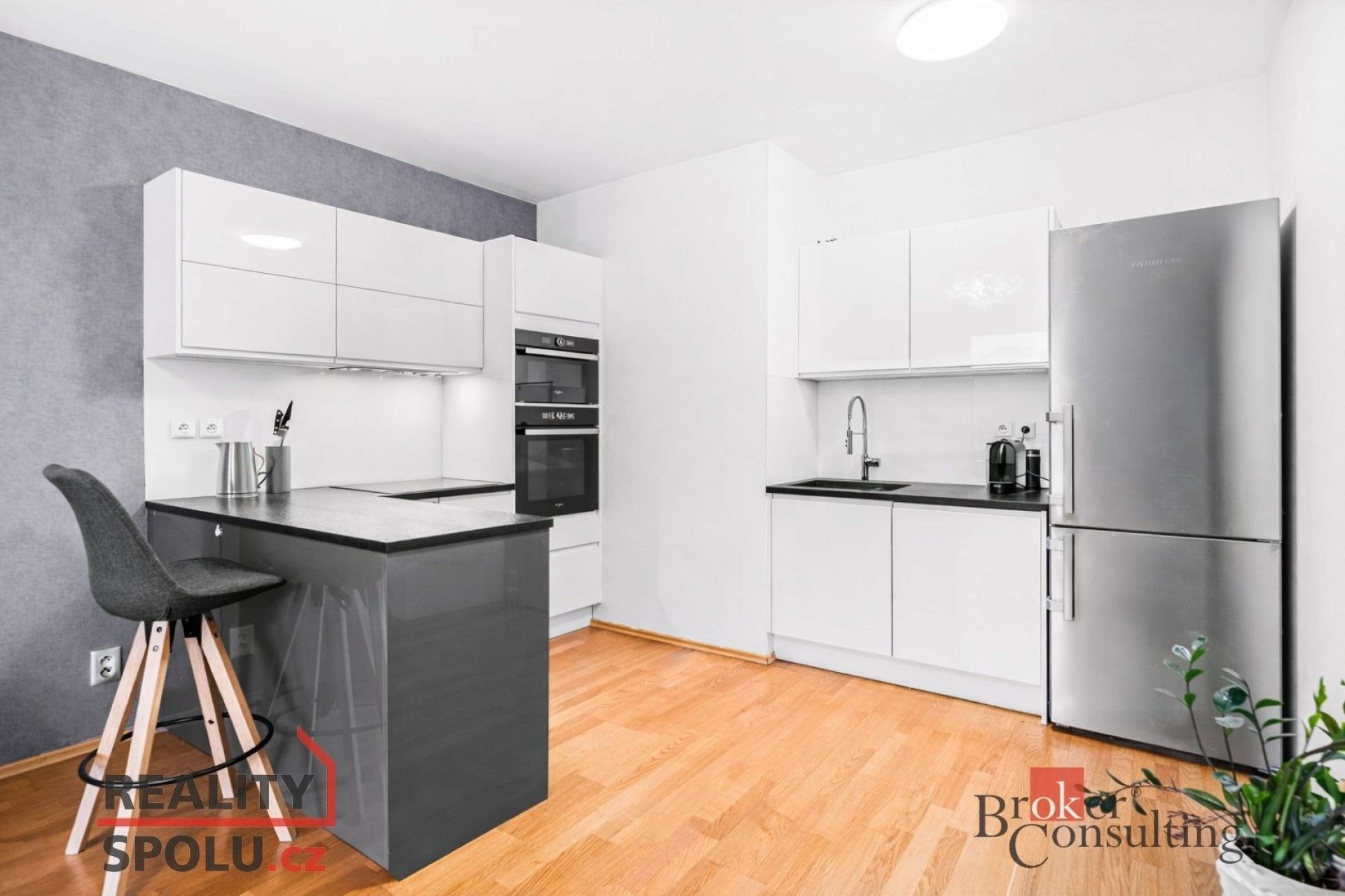 3+kk, Varhulíkové, Praha, 78 m²