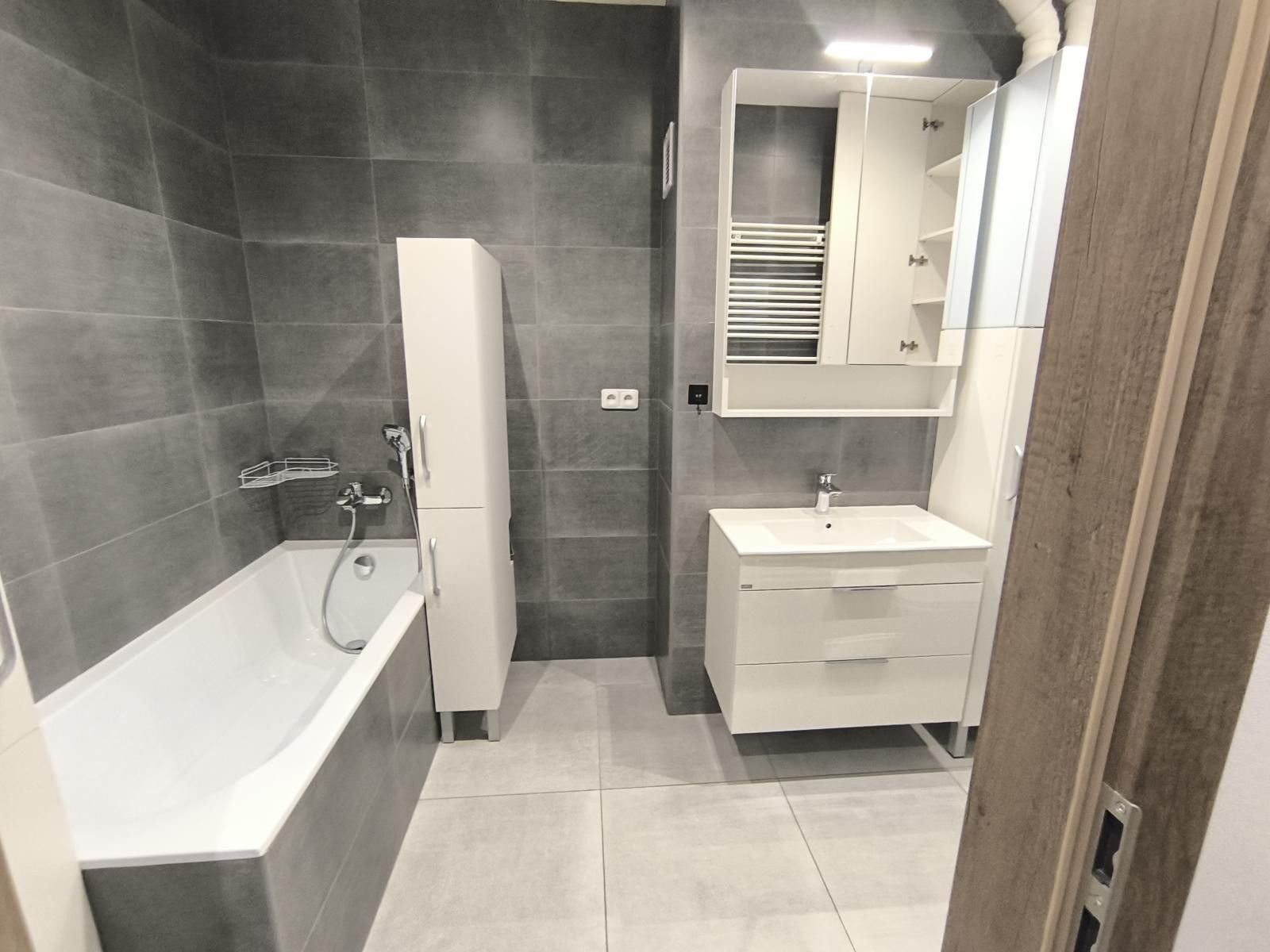 Pronájem byt 3+kk - Vocelova, Hradec Králové, 93 m²