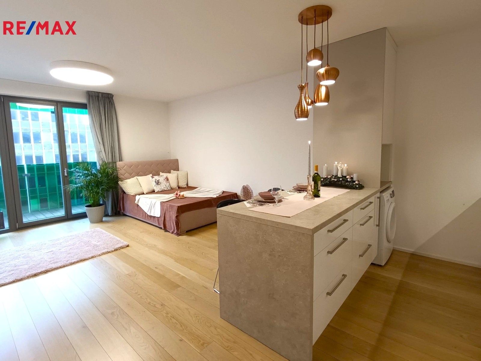 Pronájem byt 1+kk - Altajská, Praha, 40 m²